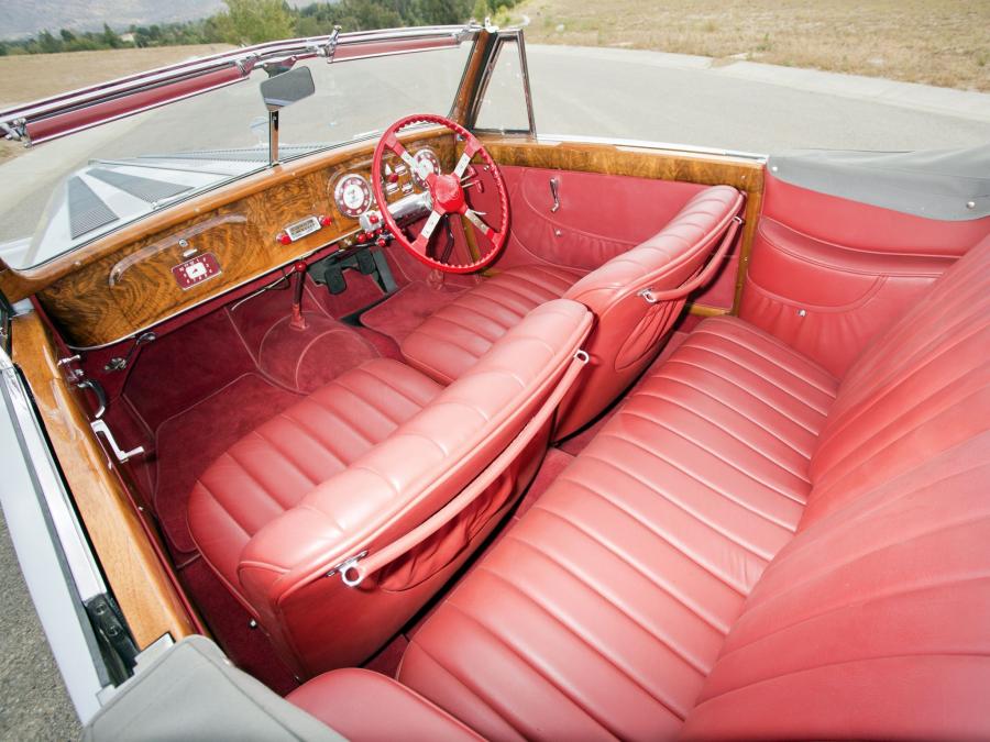 Интерьер Delahaye 135 M Cabriolet par Chapron 1951 года  (фото 2 из 12)